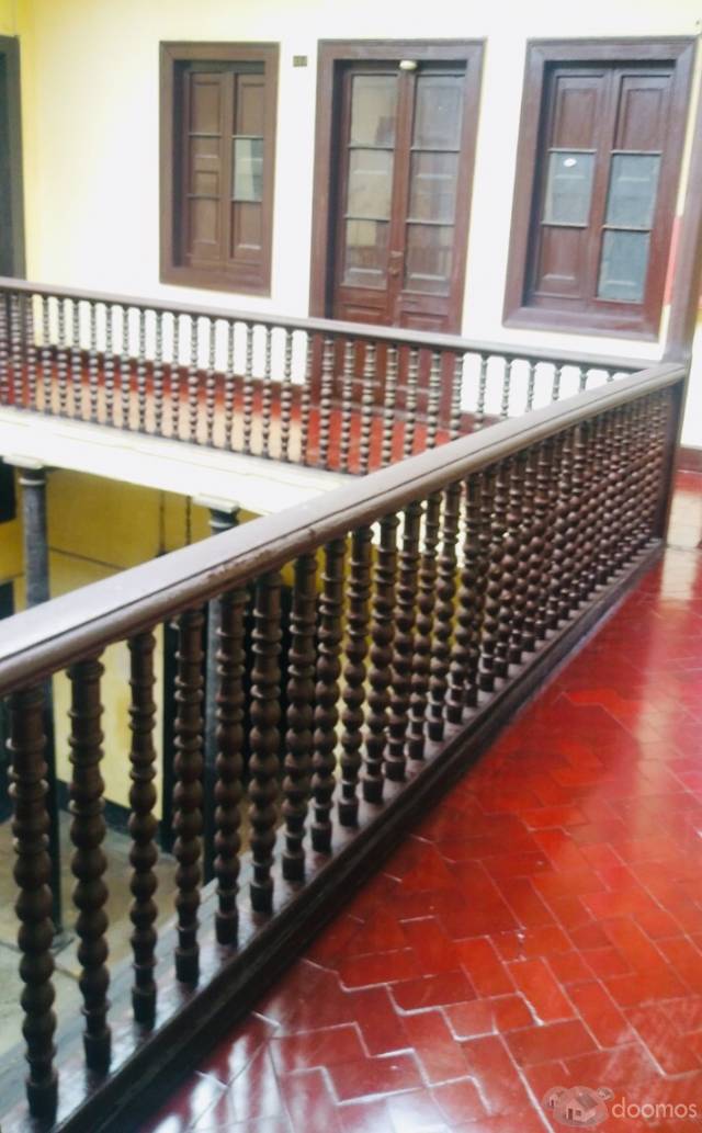 Casona de dos pisos en el Centro Historico de Lima