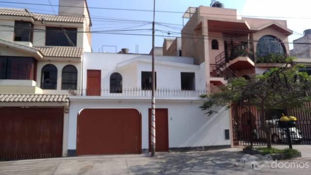 Alquilo Casa en La Molina frente a parque Las Americas 4 Habitaciones amplias con garaje