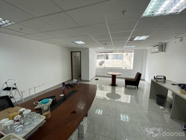 Oficina amplia con aire acondicionado y en excelente ubicación Chacarilla