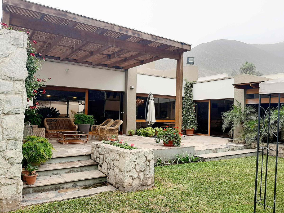 Casa - La Molina, Fina residencia de una planta con piscina.
