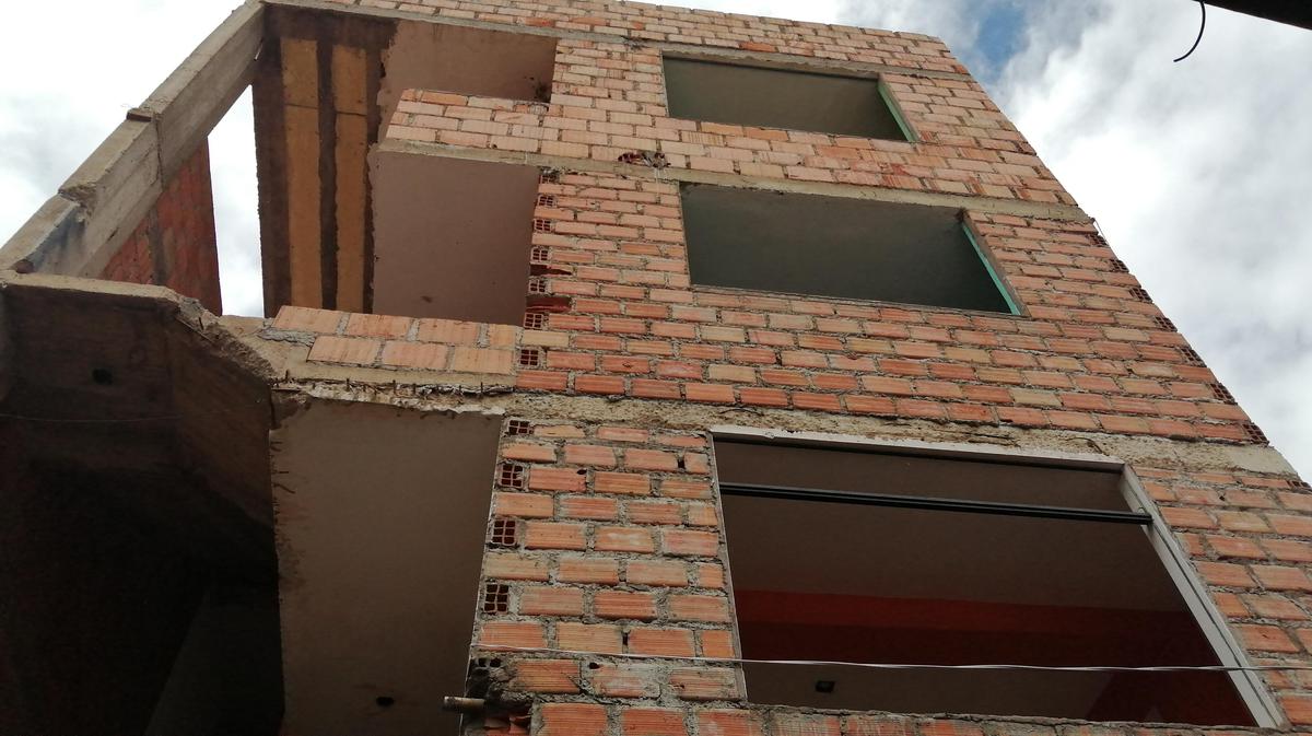ENTIDAD FINANCIERA REMATA Casa de Cuatro pisos, cerca a la plaza armas Urubamba, Cusco - 00856
